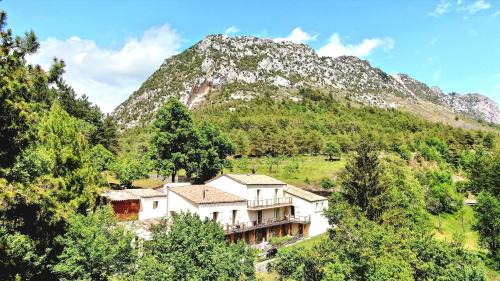 La Penne Apartamento | Nature getaway in cottage, hiking, pool, climbing
