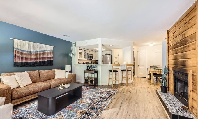 Boulder Apartamento | Nature Meets the City: Spacious & Elegant 1-BDR