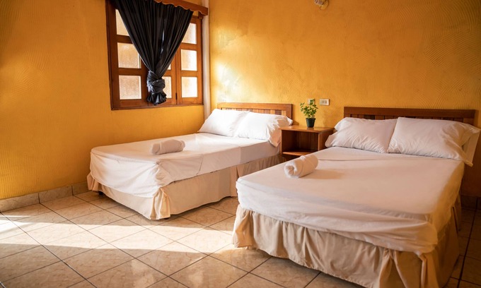 Flores Hotel | NATZ HOTEL