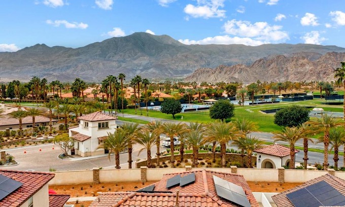 La Quinta Villa | Near Coachella and Stagecoach Palm Springs , PGA resort Villa ,Golf, community pool, gym