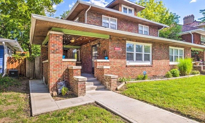 Meridian-Kessler Casa | Near Family Fun! Centrally Located Indy Charmer