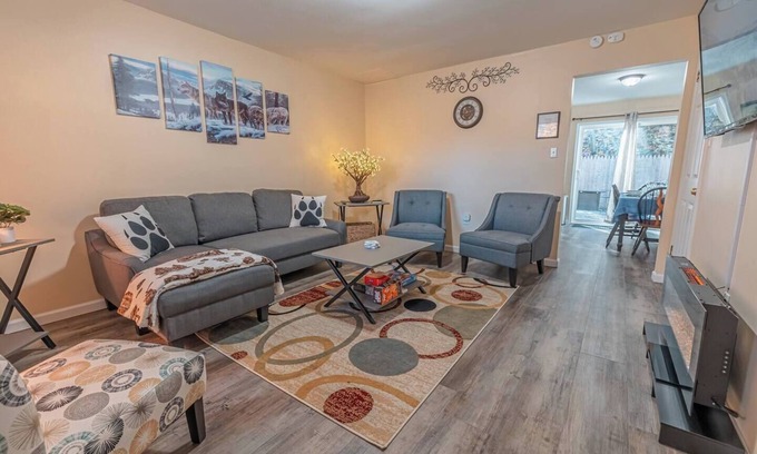 Saylorsburg Casa | Near Hiking & Water Parks!*Wi-Fi*Fireplace*Patio*