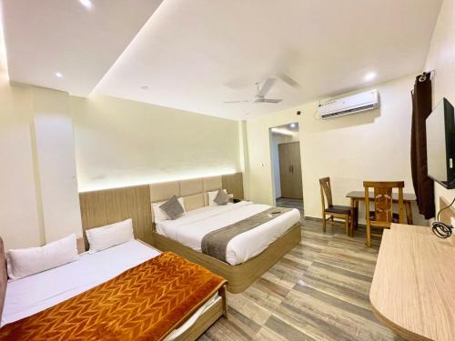 Ujjain Hotel | Near Mahakaal Temple Hotel # PRA-KASH ! Ujjain,Near Railway station, Fully Air conditioned Rooms Prime Location wifi- Lift and PARKING,Facilities, BEST HOTEL IN UJJAIN