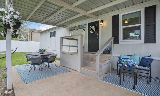 Lake Dallas Casa | Near Water: Lake Dallas Home w/ Furnished Patio!