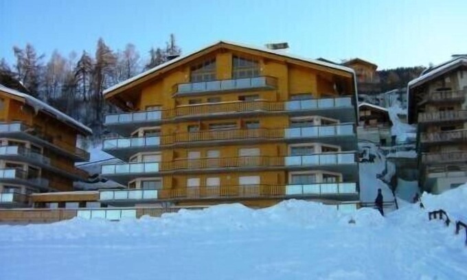 Saint-Pierre-de-Clages Apartamento | NENDAZ 4-VALLEES 2 Bedroom Luxury Apartment with Indoor Swimming Pool(freeWIF