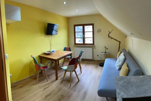 Levis Apartamento | Neu renoviertes 2Zi Appartment im DG