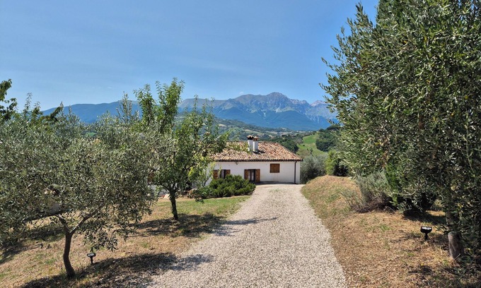 Castiglione Messer Raimondo Apartamento | *New 2025* Apartment perfect for those seeking Italian charm and tranquillity