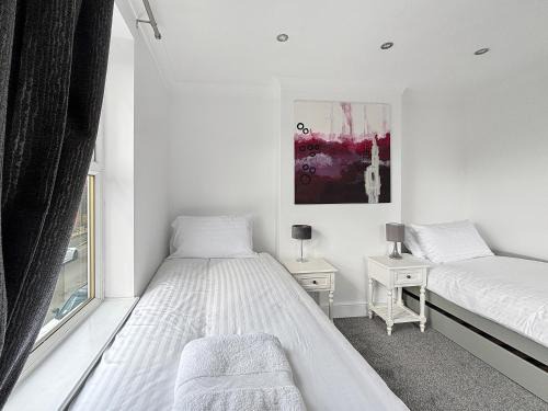 Grantham Casa | NEW 3 Bed House Sleeps 8 Ideal for Groups, Families & Contractors - Garden & Driveway - Central Location - Amaya 10