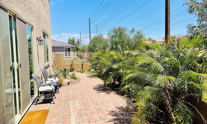 South Mountain Casa | New 3-bedroom, 3-bath house near South Mountain Preserve