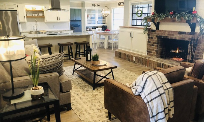 Springlake Casa | NEW 3 BR 2 BA Modern Farmhouse - Best/Safest Location in Shreveport