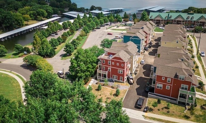 Lakewood Casa | NEW 4 Bedroom Old Hickory Lake House | Sleeps 10