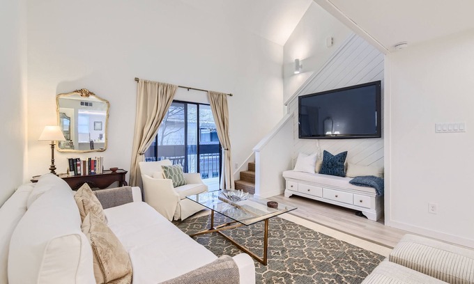 Westfield Casa | New! 5 mins to Dt | 30 day Rental | Tarrytown!