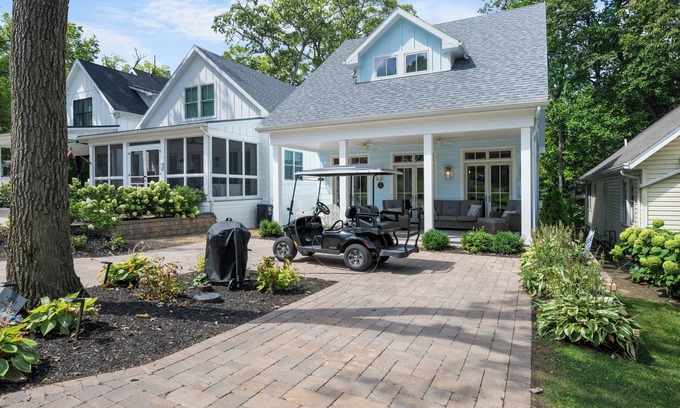 Lakeside Casa | New Build Lakeside Cottage 2022 Modern Conveniences with Cottage Feel