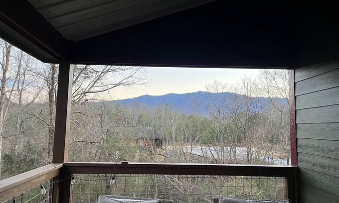 Townsend Cabina | New Built cozy cabin Peaceful Side, Townsend, TN, Laurel Valley, no steep roads