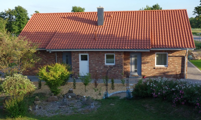 Wangels Casa | NUEVA CONSTRUCCIÓN - Landhausferien con jardín casi natural cerca del Mar Báltico u. ubicación tranquila del pueblo