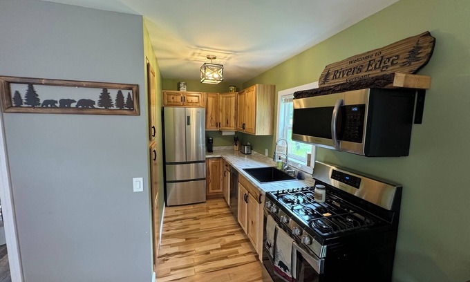 West Stewartstown Cabina | New Cozy Cabin w/ Direct ATV & Snowmobile access