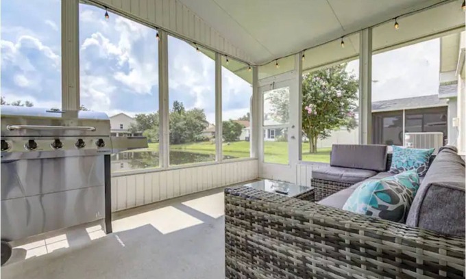 West Melbourne Casa | 🏖NEW! Cozy & Luxury LAKEVIEW home - Close to beach