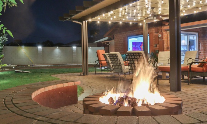 Village Grove Casa | NEW Entire Residential Oasis with Two King Masters and a Large Backyard