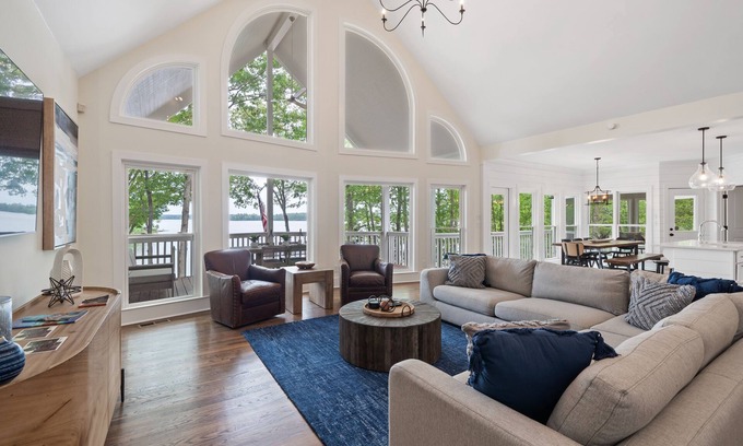 Lake Oconee Casa | New! Fast Wi-Fi, Luxury Lake Property, Arcade, Close to Dining & Shopping!