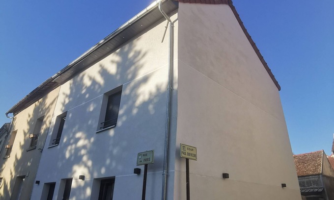 Villeneuve-sous-Dammartin Casa | New house with chic, bohemian rooms