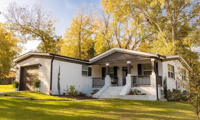 Northeast Raleigh Casa | New Hope House! 20 Min to RDU| Outdoor Kitchen!