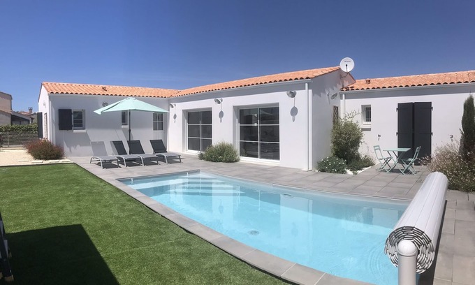 La Bree-les-Bains Casa | Casa nueva con piscina privada cerca de servicios y a 500 metros del mar.