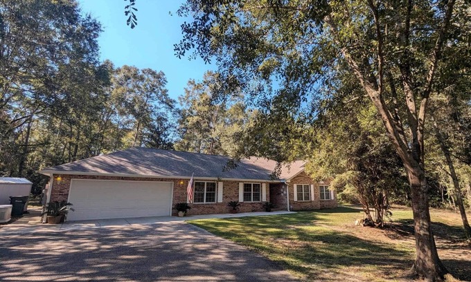 Saucier Casa | NEW LIST Cozy 3BR Family Home, Quiet Wooded Retreat, 20 Miles to Beach & Casino