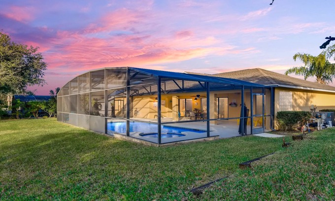 Legacy Park Villa | New Listing| Fantastic 5 bed/3 bath Pool Villa| West-Facing Pool Deck