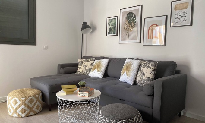 Llanca Apartamento | New luxury apartment w/rooftop pool in Llanca Port