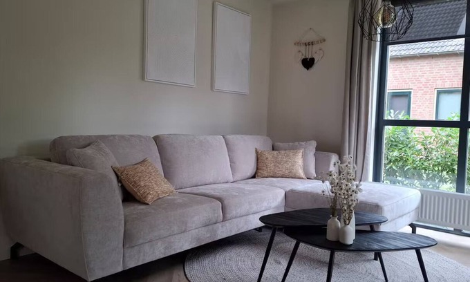 Ewijk Villa | NEW! Luxury cottage with sauna and hot tub, 6p