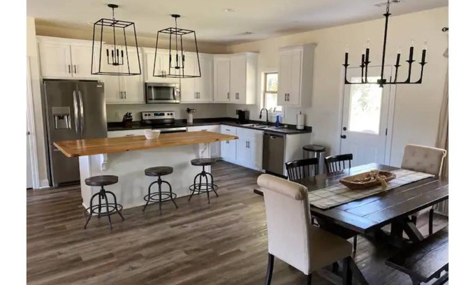 Tupelo Casa | *New* Modern Charm in the heart of West Tupelo