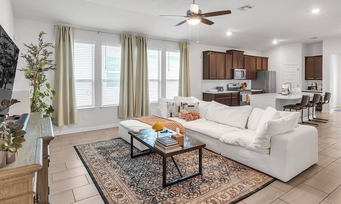 Medina Valley Casa | NEW! Modern Comfort - San Antonio Retreat