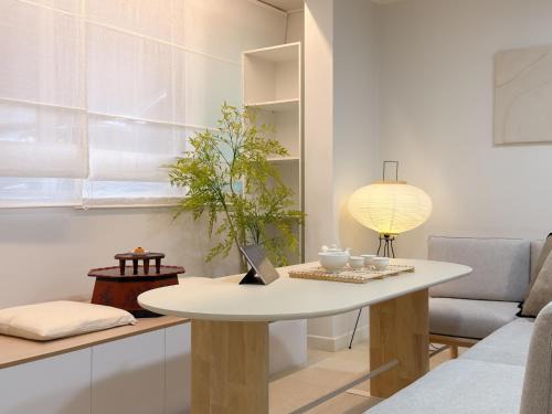 Sindangil-tong Apartamento | New Open, 5-min Walk from DDP, Modern Korean Vibe