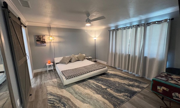 Victorville Casa | New remodel Modern Entertainment house