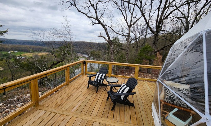 Cotter Cabina | NEW RIVER VIEW Cliff Dome Glamping @ White River, minutes to fishing, hikes!