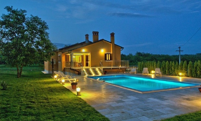 Zabrezani Apartamento | ¡¡NUEVO!! ¡Amplio y lujoso apartamento con piscina privada de 50m2!