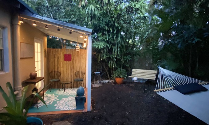 Miami Shores Cabaña | NEW! Tropical Deco Cottage minutes to beaches and Barry University