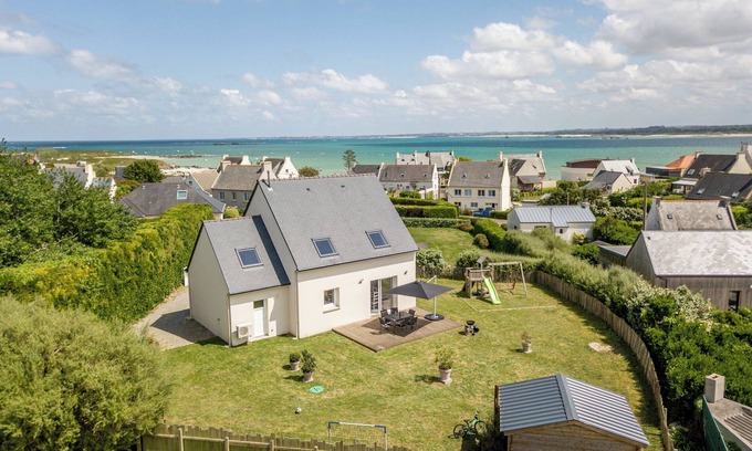 Plouneour-Brignogan-Plages Casa | New villa 100 m from the beach, 4 bedrooms, enclosed grounds.