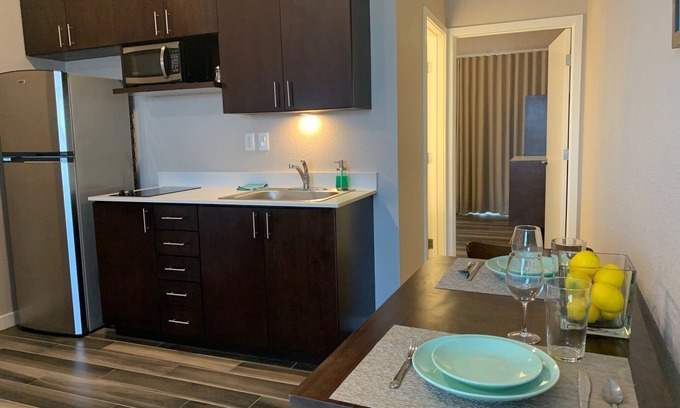 Mission Hills Apartamento | Newer private apart-hotel suite in Old Town