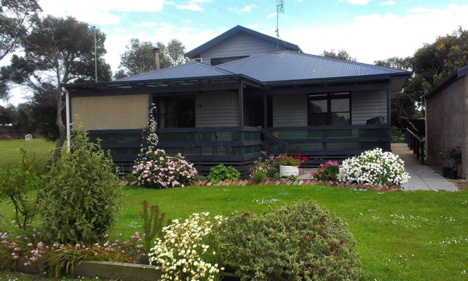 Peterborough Casa | Newfield Holiday House