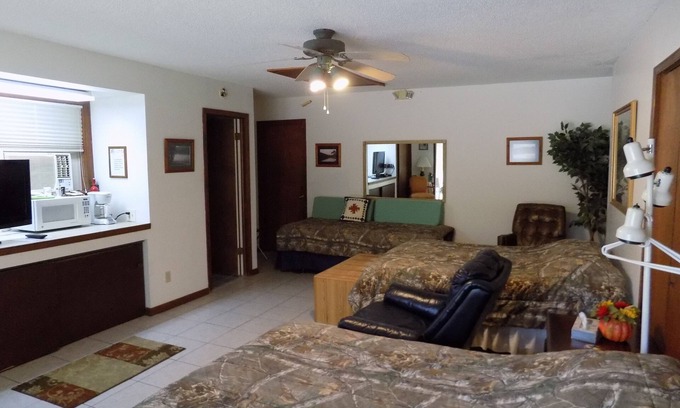 Lakeview Casa | Newlands Peaceful Escape, nice room close to River for get away for two people.