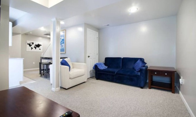 Brightwood Park Apartamento | Nuevo 1br en Petworth, estacionamiento y patio.