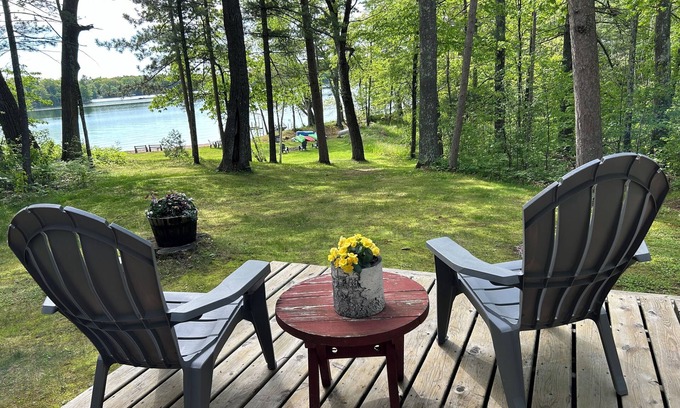 Hayward Cabina | Newly remodeled cabin on Little Round Lake with Kayaks, Canoe & a Paddle Board!