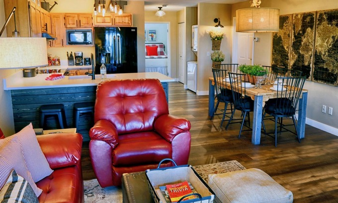 Lead Condominio | Newly Remodeled Condo at Terry Peak Ski Area with Hot Tub & Pool/Sauna Access