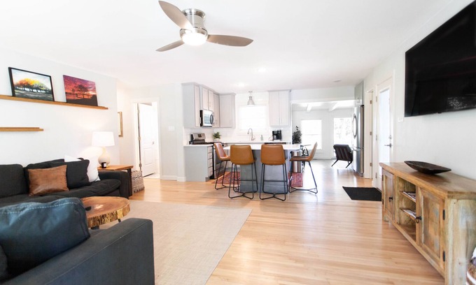 Little Rock Casa | Newly Remodeled Home on the Arkansas River - 3 miles from Airport