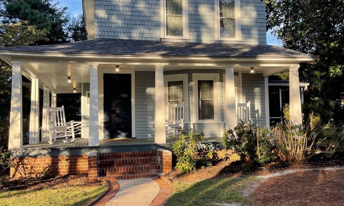 Southern Pines Casa | Newly remodeled Downtown Southern Pines Cottage! Walking distance-Must See!