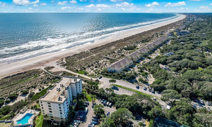 Amelia City Condominio | NEWLY RENOVATED & NEW TO THE MARKET: Modern, Oceanfront One Bedroom Condo. C-120