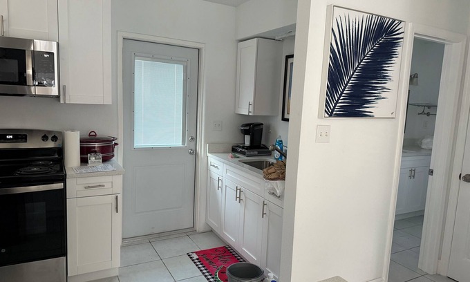 Redington Shores Casa | Newly Renovated Beachside Duplex in Redington Shores – Steps from the Sand!