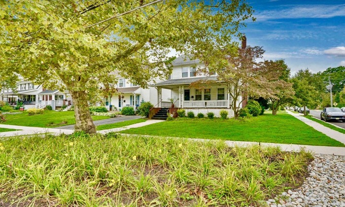 Asbury Park Casa | Newly Renovated Asbury Park 4br home off street parking, walk to beach & town.