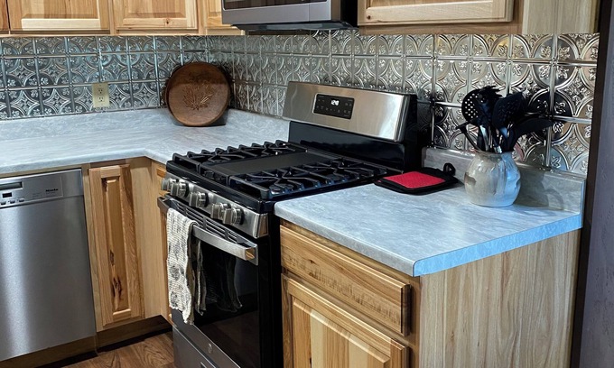 Bellevue Casa | Newly Renovated Barn in Bellevue - Close to Sandusky and Lake Erie activities!